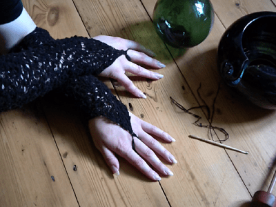 Spun Singles: Biomorphic Lace&nbsp;Gloves